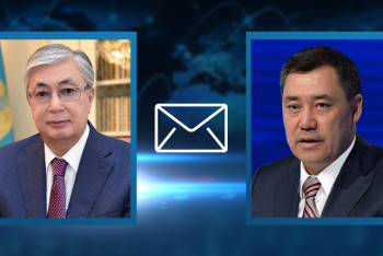 Фотография к новости: Токаев поздравил президента Кыргызстана с принятием новой Конституции