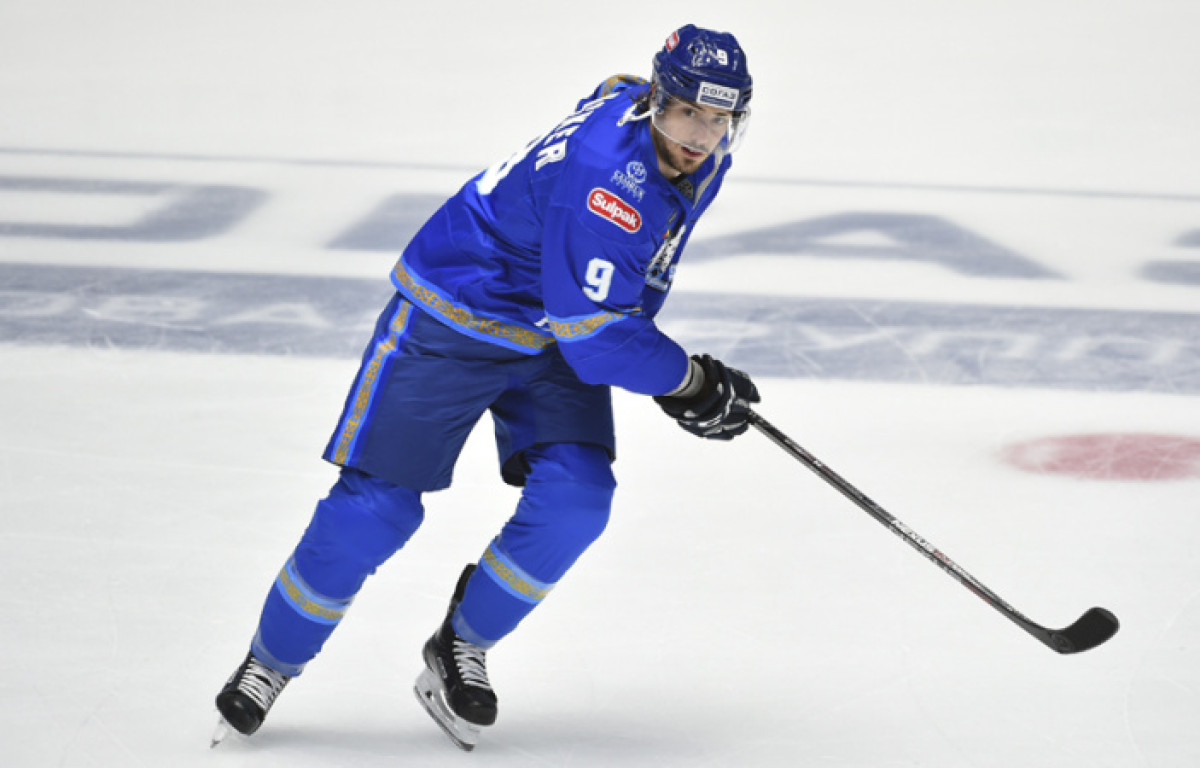 Защитник сборной РК по хоккею перешел в "Автомобилист"