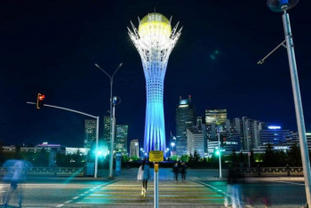 Фотография к новости: "Байтерек" и "Нур Алем" окрасились в цвета флага Европейского союза