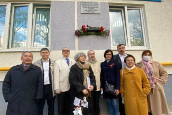 Фотография к новости: Ошибку в имени Алии Молдагуловой исправили на мемориальной доске в Москве