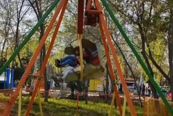 Фотография к новости: Работу испугавшего посетителей аттракциона приостановили в парке Усть-Каменогорска