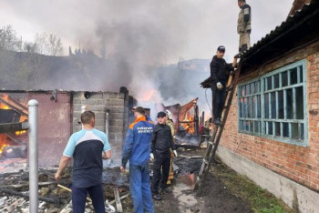 Фотография к новости: Пожар в ВКО: в спасательных работах занято более 300 полицейских