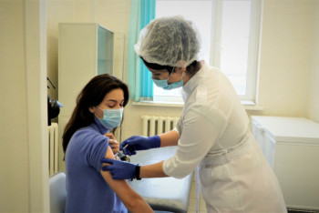 Фотография к новости: Около 14 тысяч человек привились от COVID-19 в торговых домах Нур-Султана