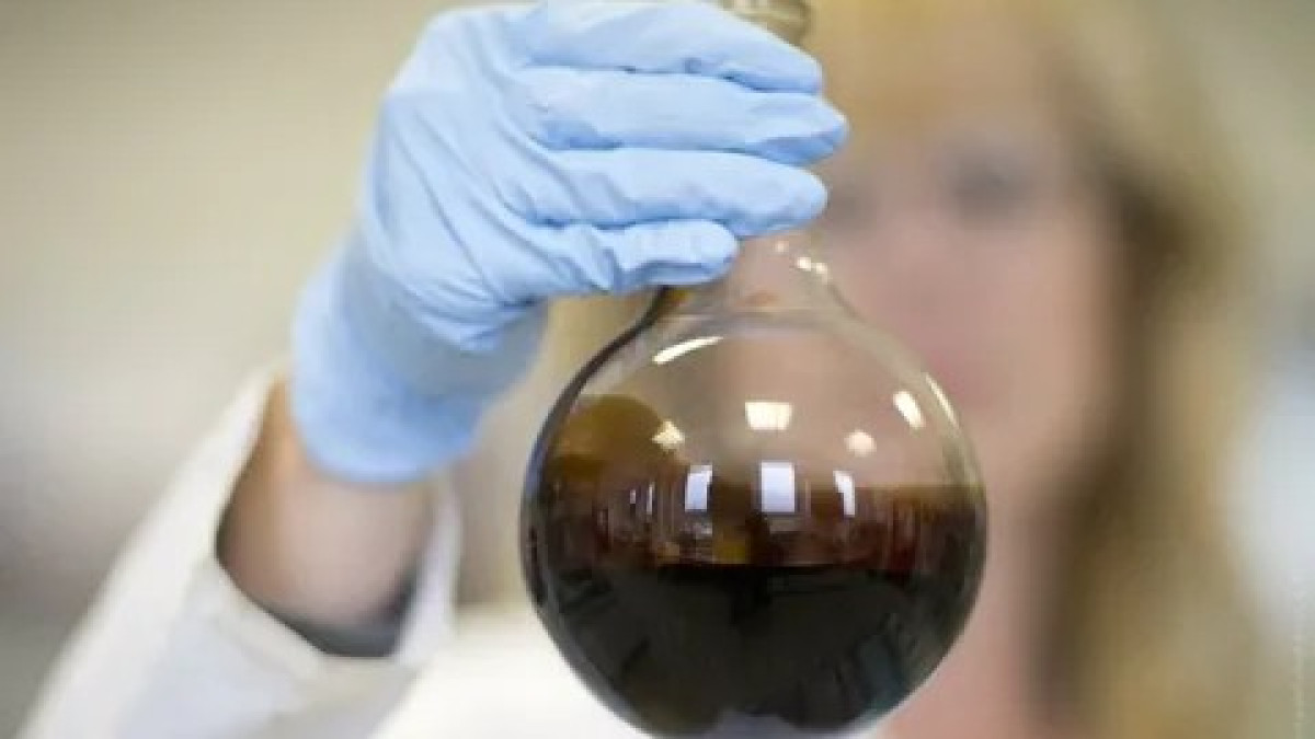 Нефть дорожает из-за сокращения запасов и прогнозов ОПЕК