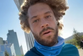 Фотография к новости: "Там живут депутаты": блогера Варламова остановили на пробежке в Нур-Султане