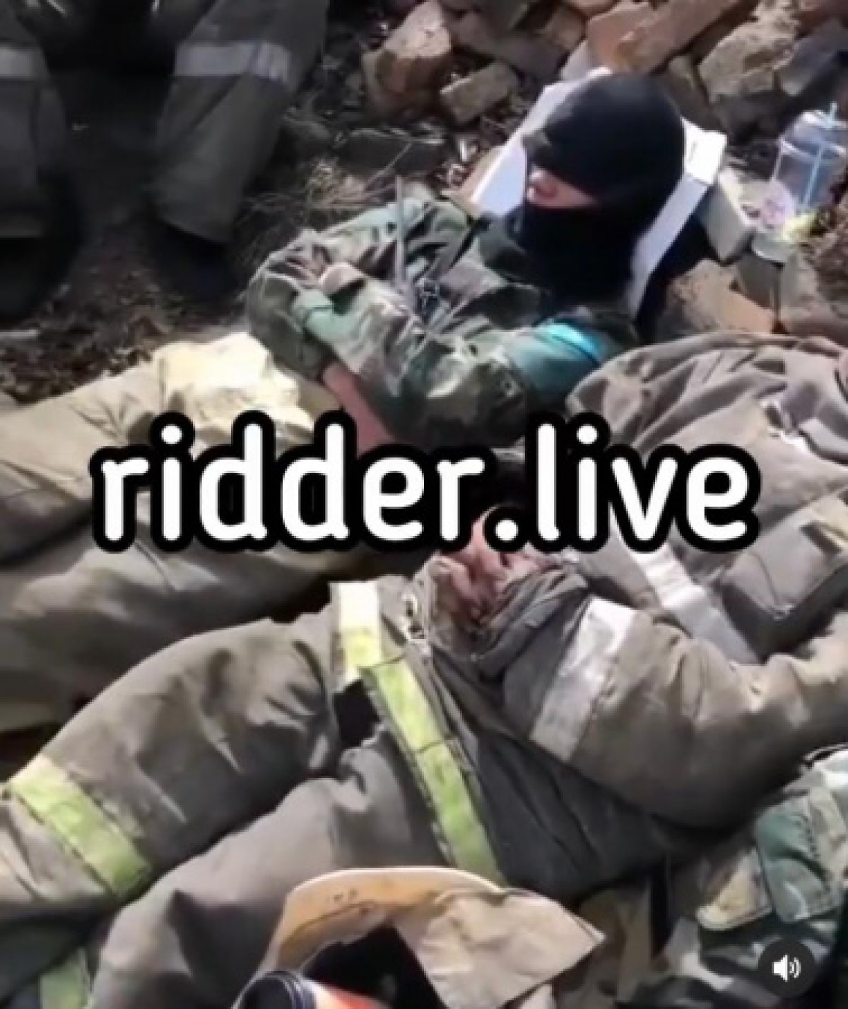 Видео обессиленных пожарных в Риддере растрогало пользователей Сети