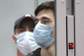 Фотография к новости: Суд арестовал на два месяца обвиняемого в нападении на школу в Казани