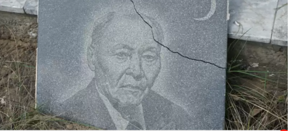 Над могилой известного ученого надругались в Семее: полиция начала досудебное расследование