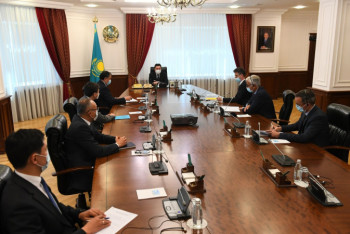 Фотография к новости: Аскар Мамин встретился с главой французской атомной компании