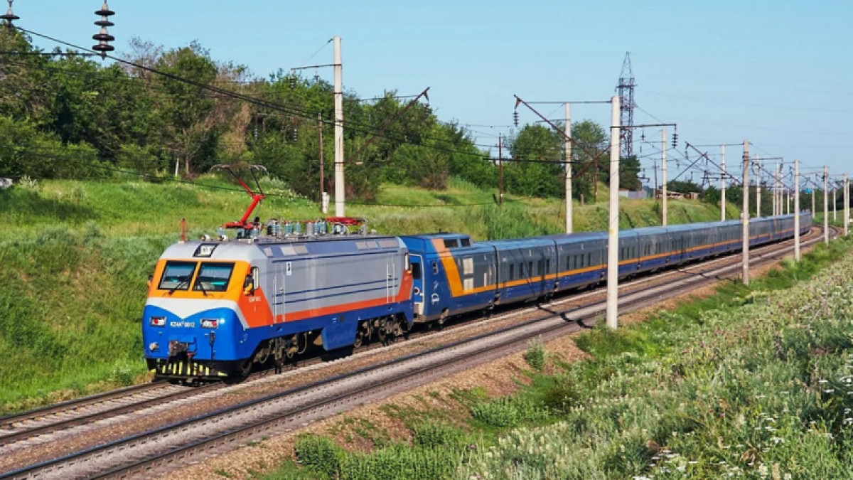 Дополнительные летние поезда в направлении Алаколя запустили в РК