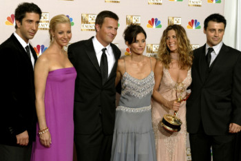 Фотография к новости: 17 лет спустя: названа дата выхода спецвыпуска сериала "Друзья"