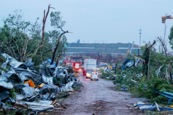 Фотография к новости: Мощный торнадо обрушился на китайский Ухань, есть погибшие