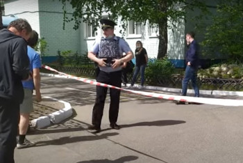 Фотография к новости: В Казани массово эвакуируют школы из-за сообщений о минировании