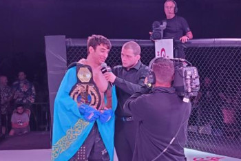 Фотография к новости: Казахстанец за две минуты нокаутировал экс-бойца UFC