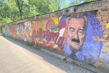 Фотография к новости: Полиция ищет хулиганов, осквернивших мурал с портретом Кунаева