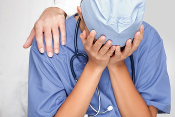 Фотография к новости: Разбивший нос охраннику больницы и оскорбивший врача алматинец арестован