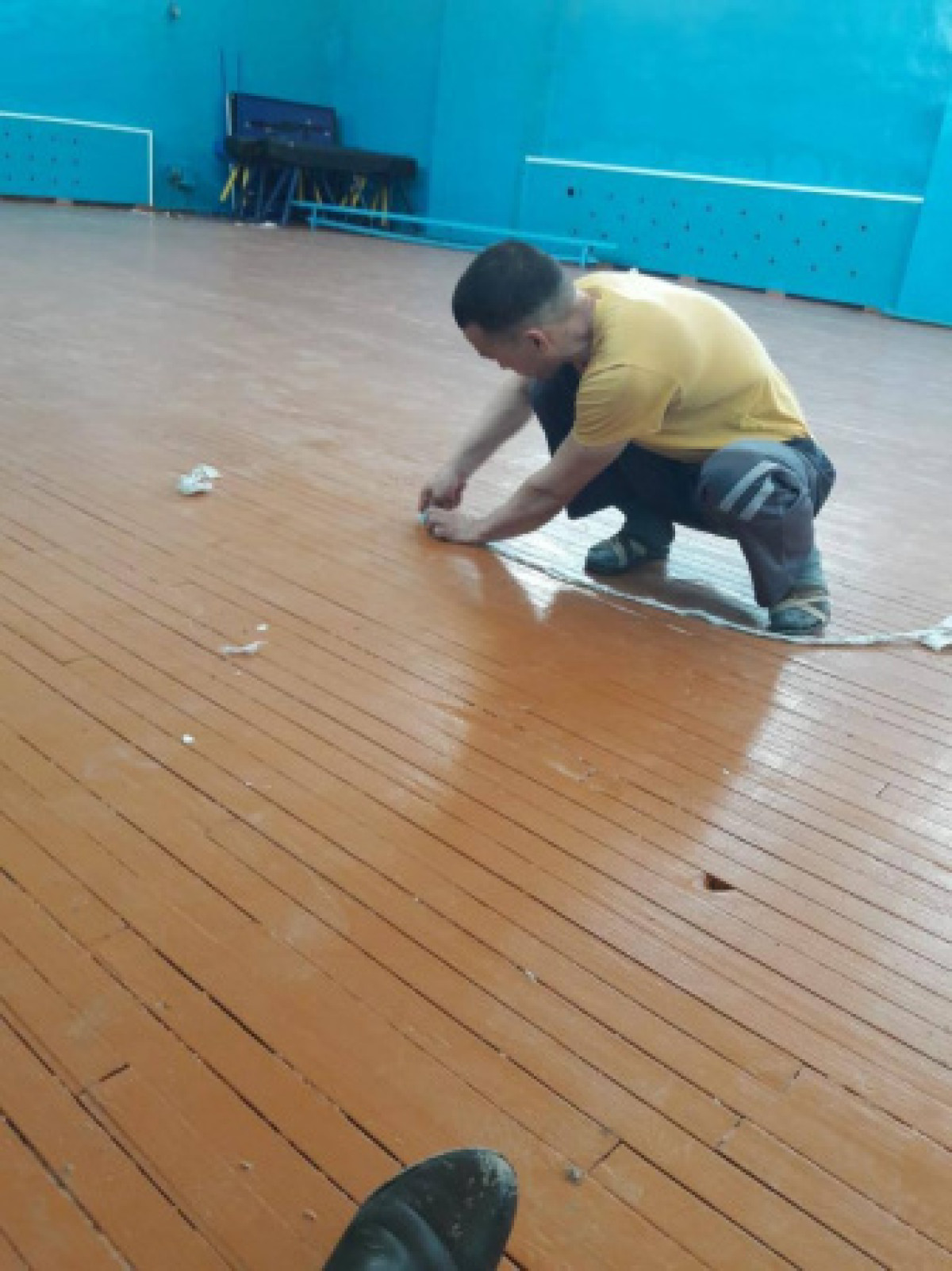 Учителей принуждали делать ремонт школы в Атырау