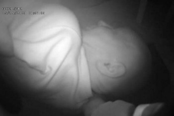 Фотография к новости: Момент спасения пенсионера из пожара в Алматинской области попал на видеожетон полицейского