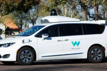 Фотография к новости: Беспилотный автомобиль застрял в пробке и скрылся от команды техподдержки в США