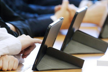 Фотография к новости: Автор школьного учебника объяснил, как там оказалась ссылка на порносайт