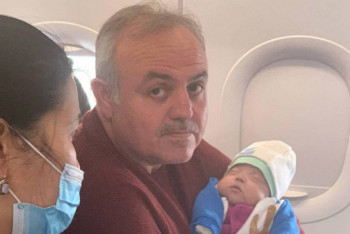 Фотография к новости: Токаев поблагодарил турецкого врача, спасшего в самолете младенца из Казахстана