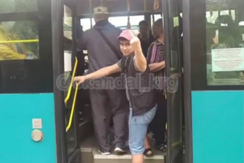 Фотография к новости: Кондуктора оштрафовали за неприличный жест в Караганде