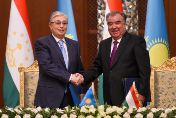 Фотография к новости: Совместные производства, торговля, гранты: о чем договорились Токаев и Рахмон