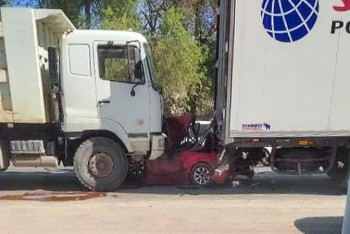 Фотография к новости: Водитель раздавленного автомобиля чудом остался жив в Алматинской области