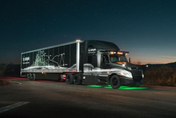 Фотография к новости: Беспилотный тягач проехал 1450 километров на 10 часов быстрее человека