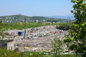 Фотография к новости: "Свалка как местные Гималаи". Почему Усть-Каменогорск прозвали городом летающих пакетов?