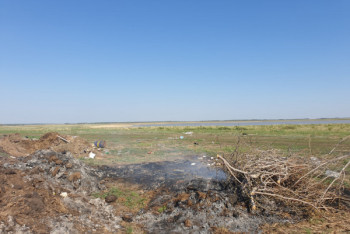 Фотография к новости: "Лечебное озеро превратили в свалку" – жители села в Акмолинской области бьют тревогу