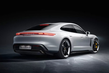 Фотография к новости: Porsche готовит еще две новых версии электромобиля Taycan