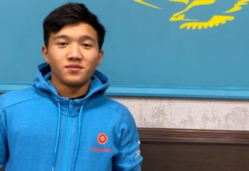 Фотография к новости: Казахстанский тяжелоатлет стал золотым призером чемпионата мира