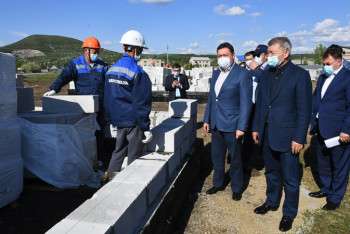 Фотография к новости: Мамин встретился с пострадавшими от пожара жителями Риддера