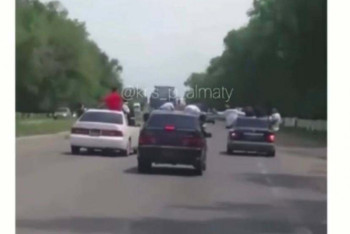 Фотография к новости: Подростки устроили беспредельную езду на дорогах в Алматинской области