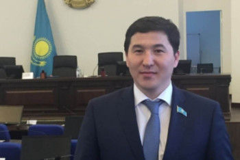 Фотография к новости: Арестованного на 15 суток депутата исключили из партии Nur Otan