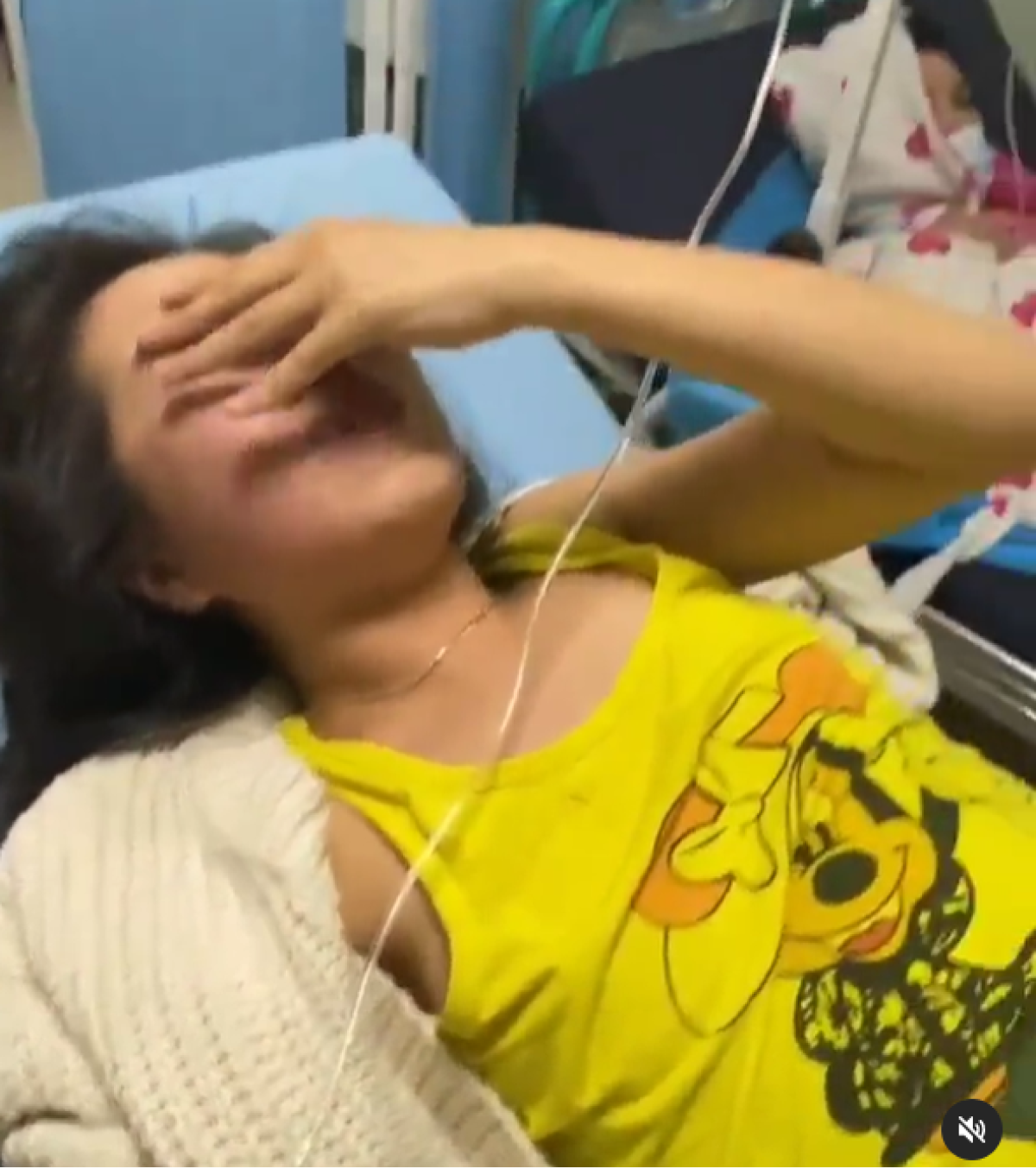 Алматинку с судорогами после вакцинации доставили в больницу. Видео прокомментировали в Минздраве