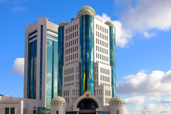 Фотография к новости: Сенат принял закон, регулирующий закупки госфонда "Самрук-Казына"