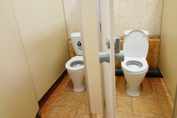 Фотография к новости: Проблему с теплыми туалетами в казахстанских школах решат к 1 сентября