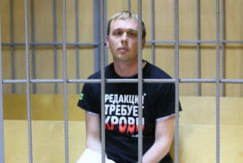 Фотография к новости: Полицейские, сфабриковавшие дело Голунова, получили от пяти до 12 лет колонии