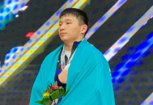 Фотография к новости: Рахат Бекболат завоевал "золото" юниорского чемпионата мира по тяжелой атлетике