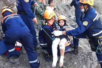 Фотография к новости: "Она не боялась и не плакала". В МЧС рассказали о спасенной на Чарыне девочке