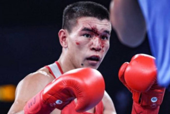 Фотография к новости: Казахстанский боксер уступил "золото" узбеку в спорном бою чемпионата Азии