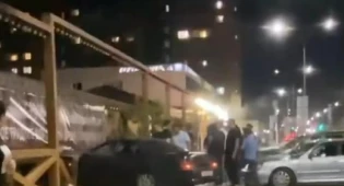 Автомобиль въехал в кафе в Нур-Султане