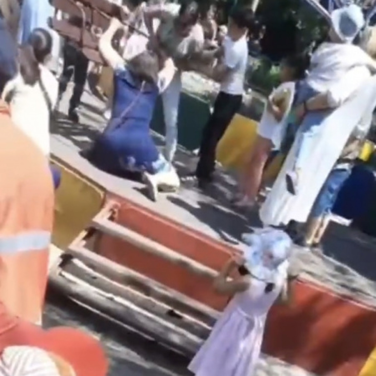 кадр из видео 