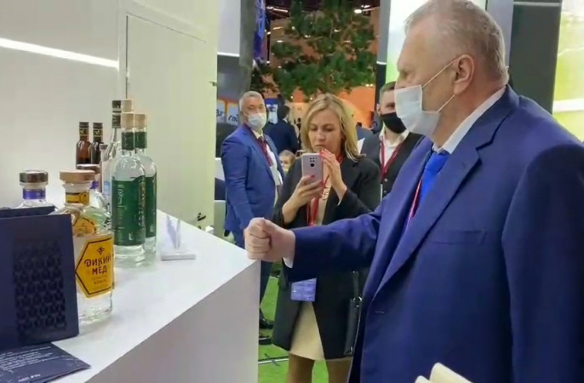 Жириновский потребовал кумыс на экономическом форуме в Петербурге