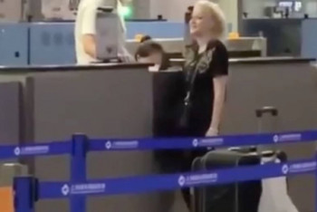 Фотография к новости: Девушка справила нужду в аэропорту Шанхая и попала на видео