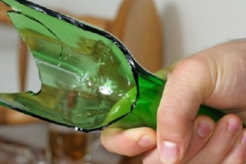 Фотография к новости: Разбитой бутылкой угрожал пьяный хулиган продавщице в Акмолинской области