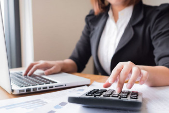 Фотография к новости: В растрате пяти миллионов тенге подозревают бухгалтера в Павлодаре