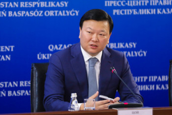 Фотография к новости: "Сходите в больницу" - спикер Мажилиса раскритиковал главу Минздрава